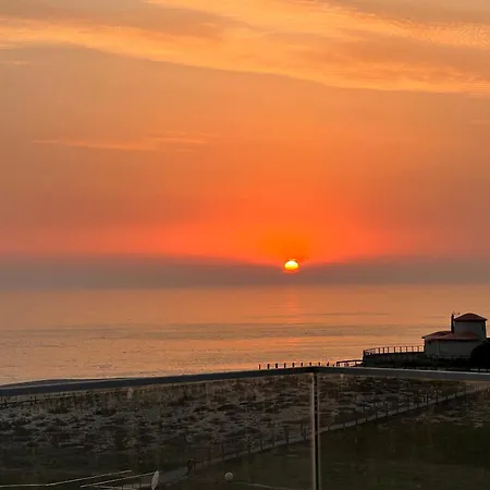 Sunset Apartment *